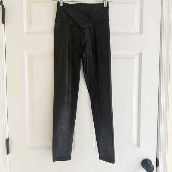 OFFLINE By Aerie The Hugger Crossover High Waisted Crackle Legging Black Medium - Picture 3 of 8